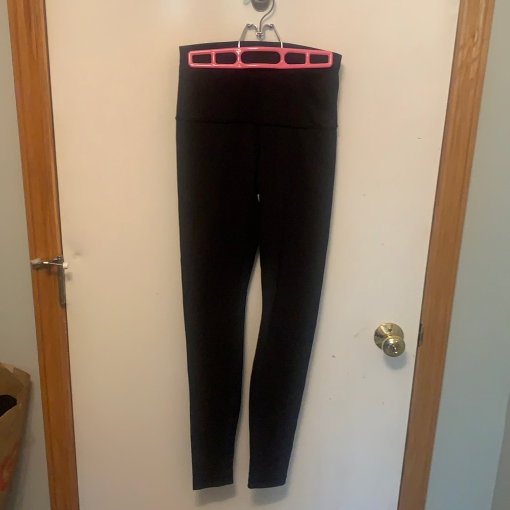 Lululemon wonder under black leggings